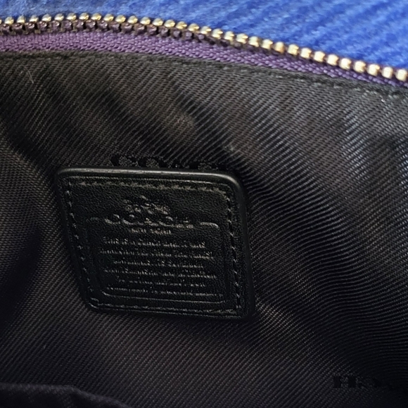 Coach wristlet purse. - Picture 4 of 5
